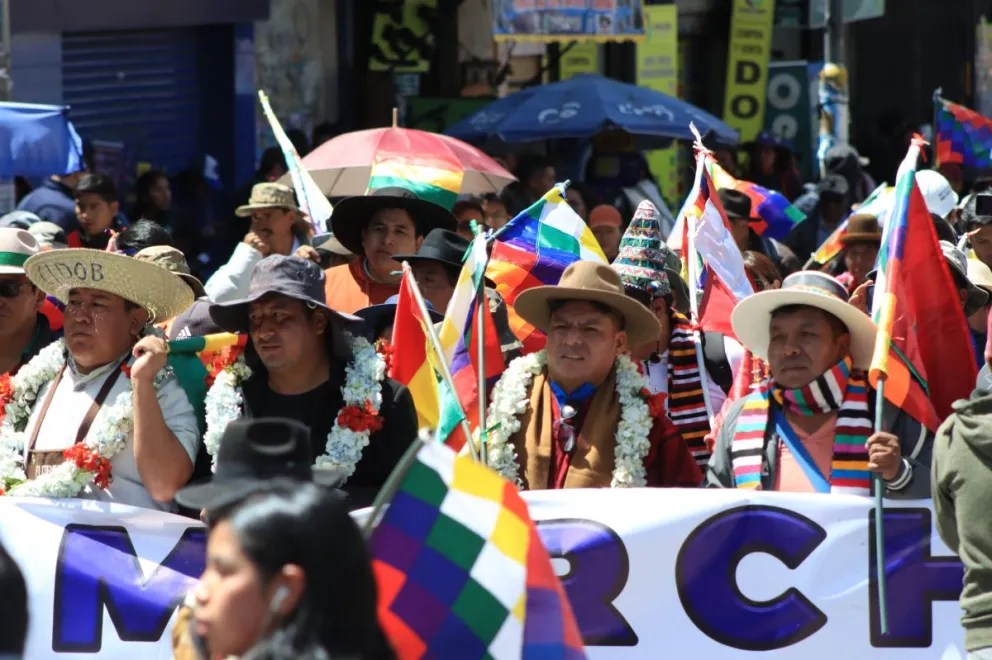 Agresiones, gasificación y detenidos: el saldo de la marcha evista que llegó este lunes a La&nbsp;Paz