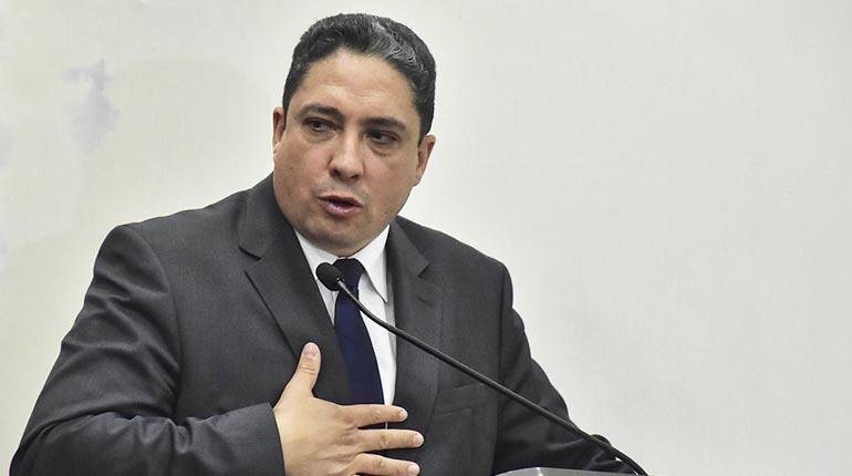 Diputado evista advierte que para entrar la sede de las federaciones cocaleras, donde está Evo, debe presentar&nbsp;carnet